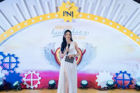 PNJ — Valentine · Ca sĩ Đức Phúc — ảnh 7/25