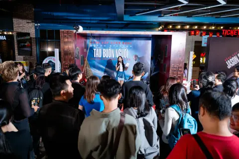 Premiere — Tàu Buôn Người — ảnh 16/44